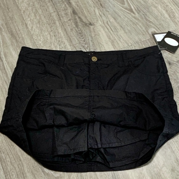 NWTBlack cotton skort  with cool zippers - Picture 3 of 4